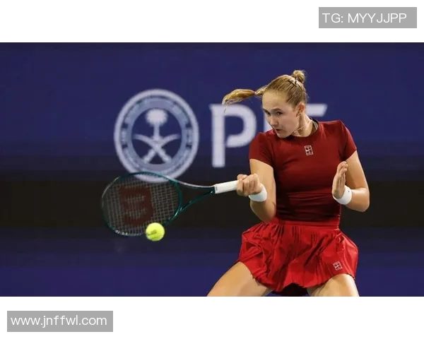 网球赛事盛况：全球顶级选手激战正酣，精彩瞬间引爆全场热情